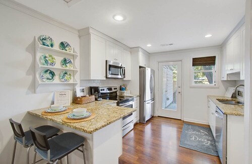 *PROFESSIONALLY CLEANED COASTAL • Beach Chic Coastal Villa! Clean w/ Large Yard!