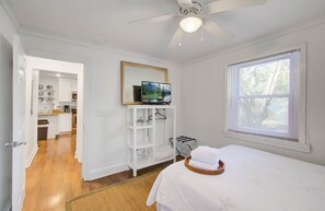 2 bedrooms, iron/ironing board, travel cot, free WiFi