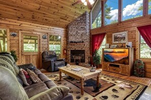 TV, fireplace, DVD player, table football - Brother Bear,  Free Attraction Tickets, Hot Tub, WIFI!!! (Sevierville)