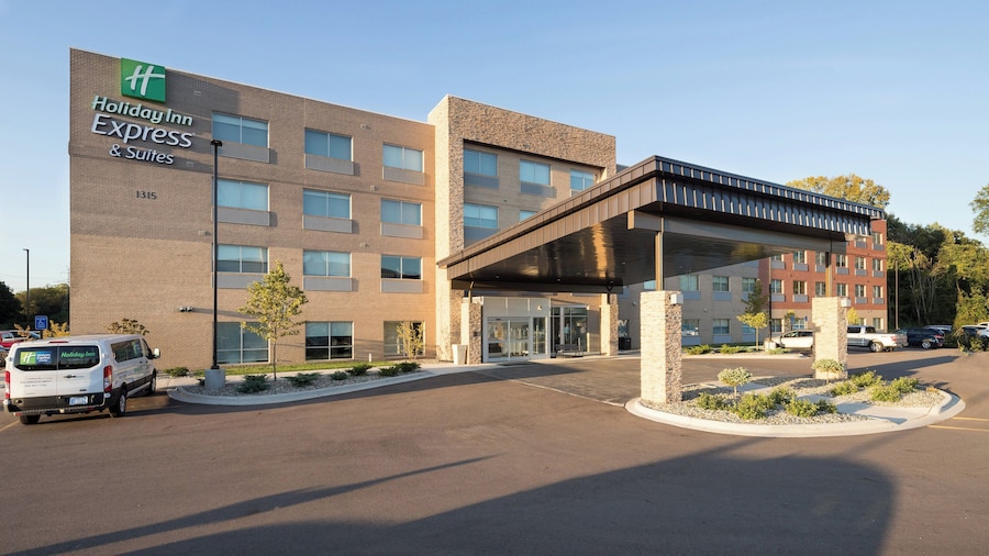 Holiday Inn Express and Suites Kalamazoo West by IHG