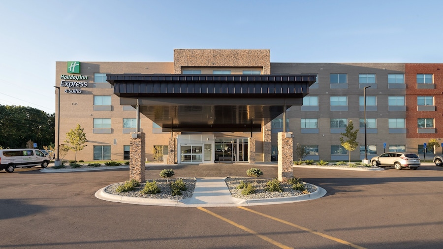 Holiday Inn Express and Suites Kalamazoo West by IHG