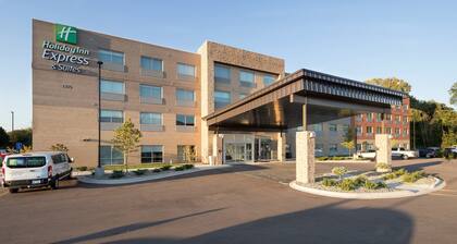 Holiday Inn Express and Suites Kalamazoo West, an IHG Hotel