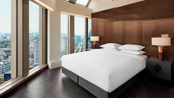 Penthouse, 1 King Bed, City View | Premium bedding, in-room safe, desk, blackout drapes