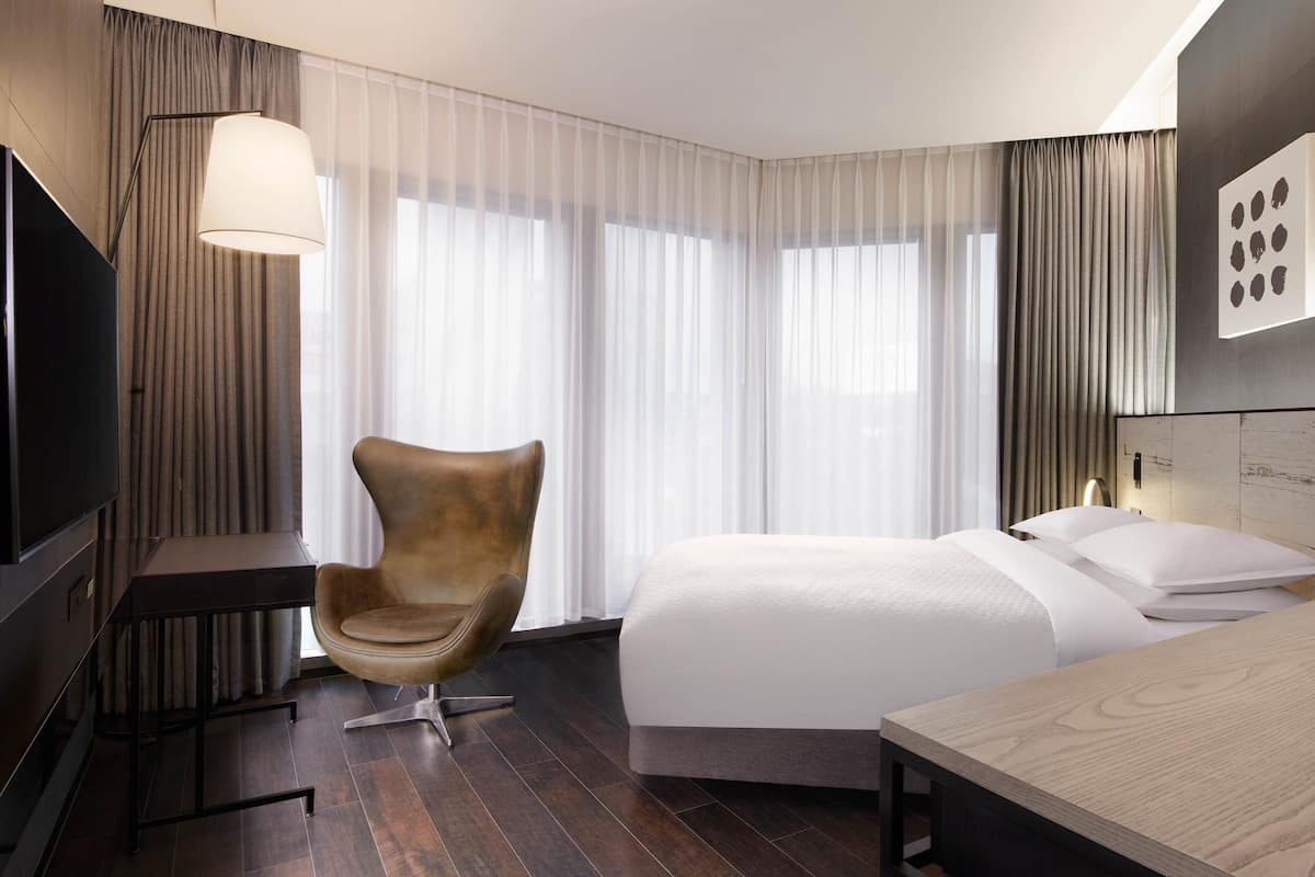 Premier Room, 1 Queen Bed, Non Smoking, City View