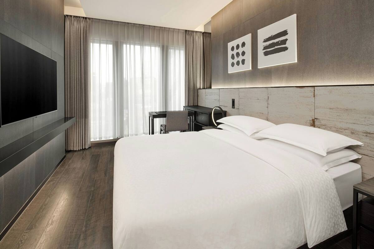 Premium bedding, in-room safe, desk, blackout curtains