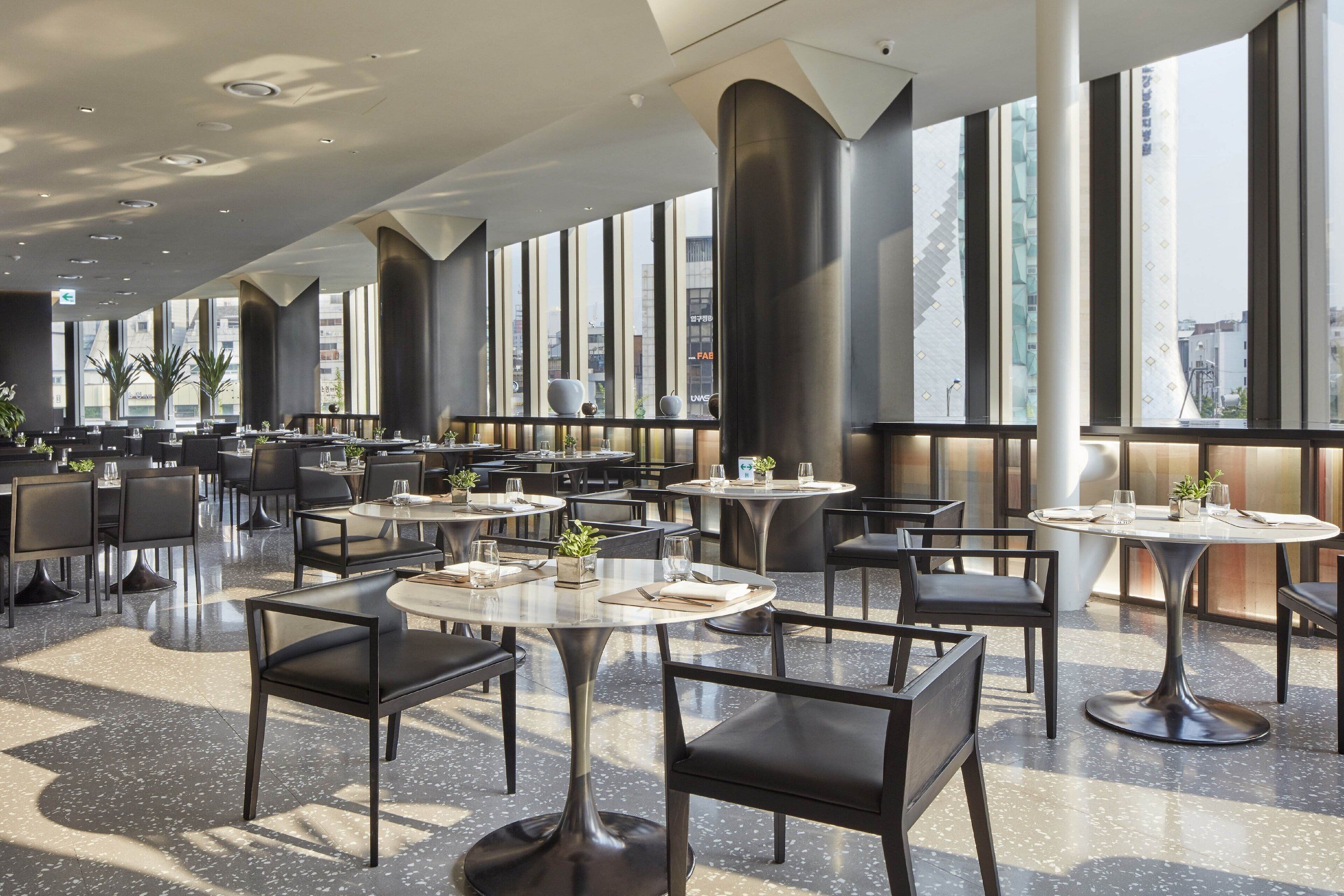 breakfast, lunch, dinner served; international cuisine