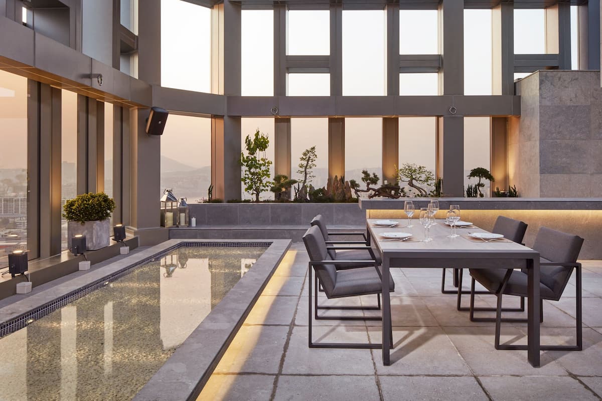 Penthouse, 1 King Bed, Non Smoking, City View (Balcony)