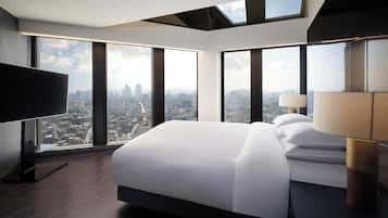 1 bedroom, premium bedding, in-room safe, desk