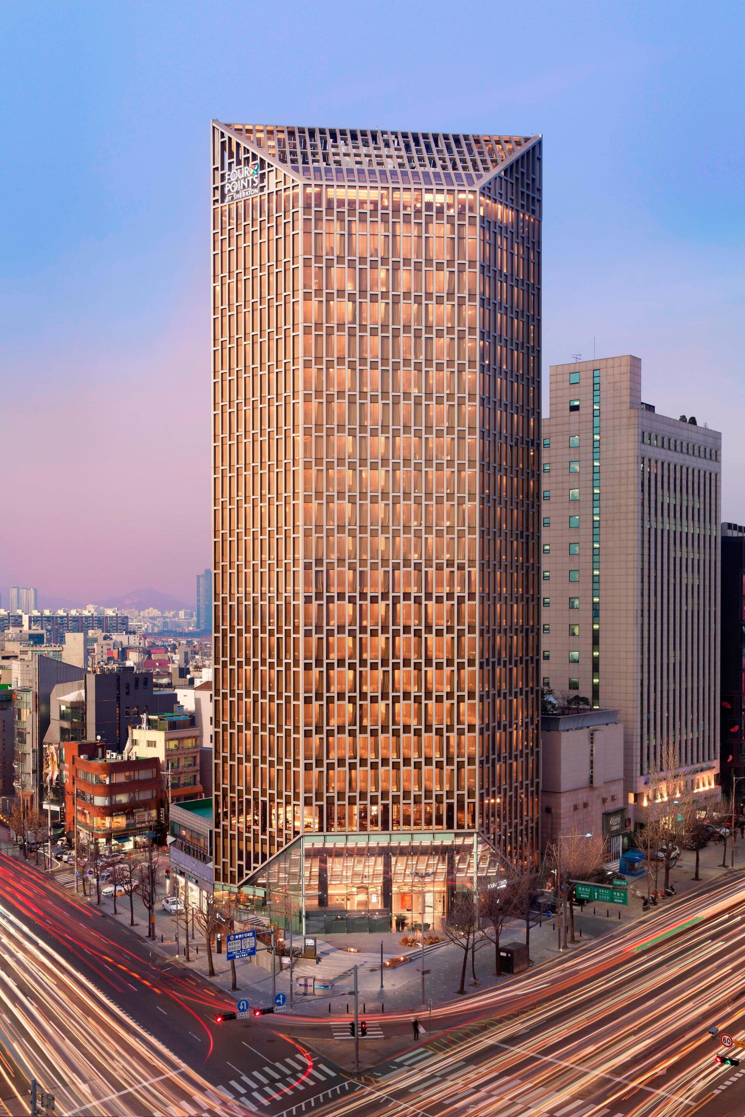 room, 1 king bed, non smoking, city view | 1 bedroom, premium bedding, minibar, in-room safe