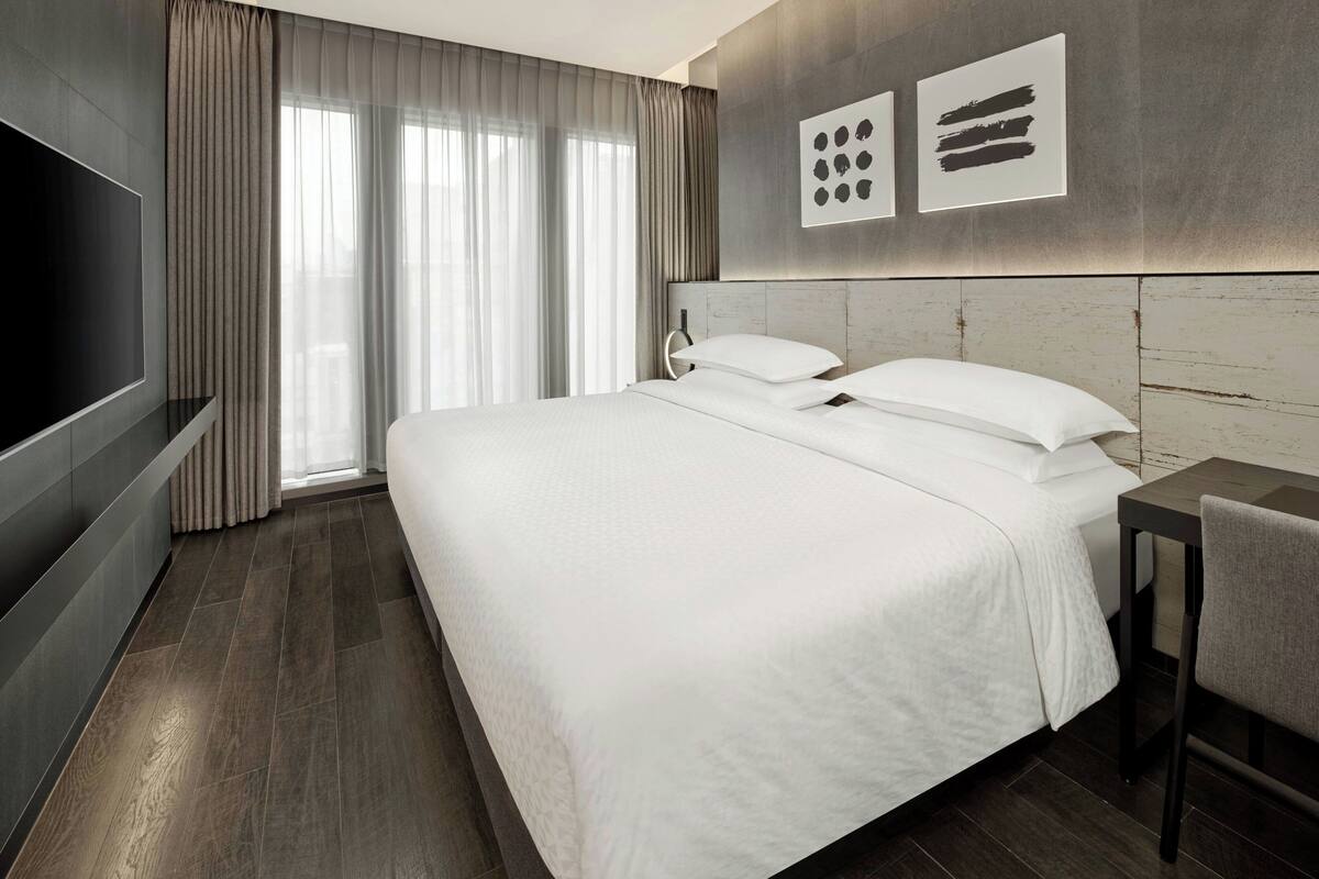 Premium bedding, in-room safe, desk, blackout curtains