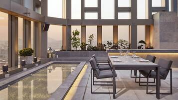 1 bedroom, premium bedding, in-room safe, desk