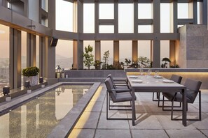 펜트하우스, 킹사이즈침대 1개, 금연, 시내 전망 (Balcony) | 1 개의 침실, 고급 침구, 객실 내 금고, 책상