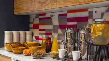 Daily buffet breakfast (UAH 880 per person)