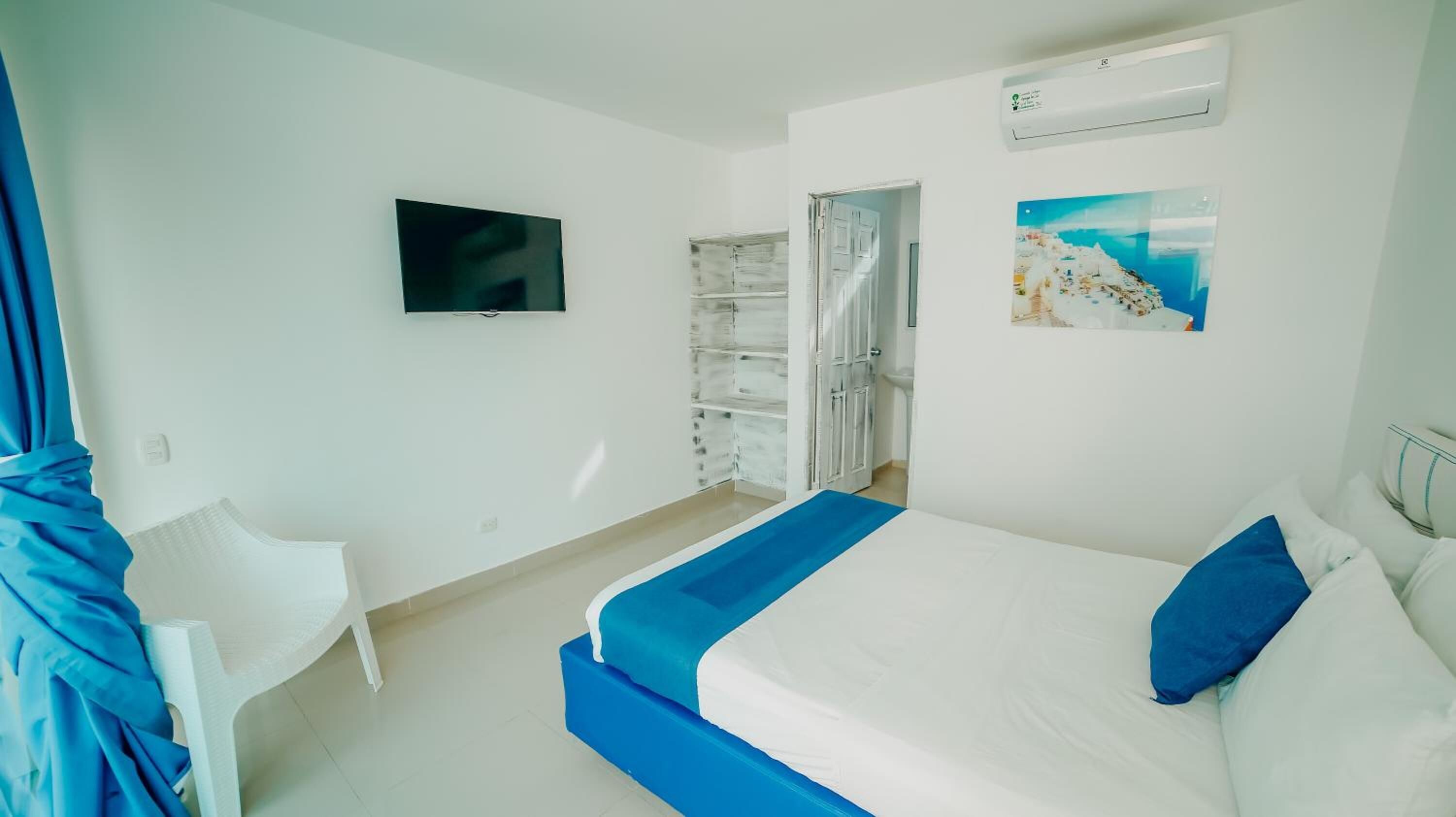 Free WiFi, bed sheets