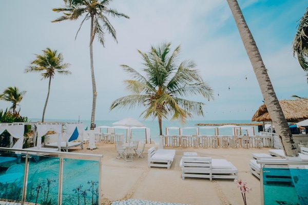 2 outdoor pools