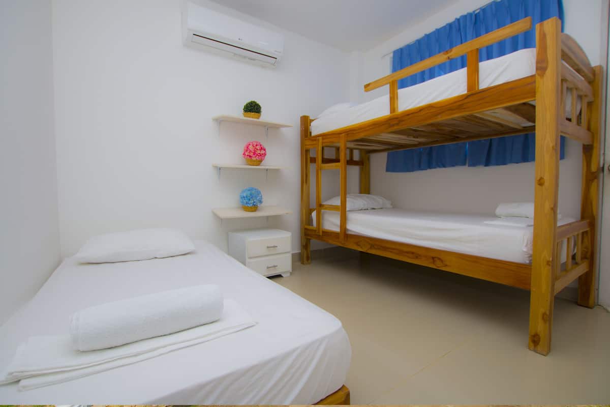 Family Room | Free WiFi, bed sheets