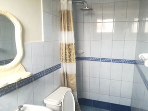 Shower, free toiletries, towels