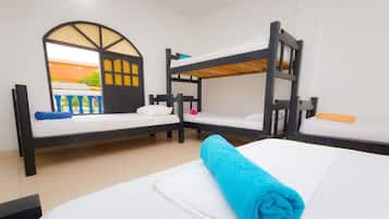 Minibar, caja de seguridad en la habitación, wifi gratis y ropa de cama