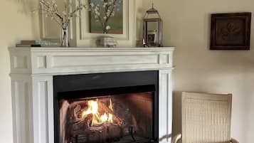 Amenidades de baño gratuitas, secadora de cabello, batas, toallas