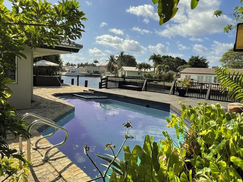 KATSO DOLFIINIT KANNASTA * 1 mailin päässä rannalta * suora yhteys merelle * perhe