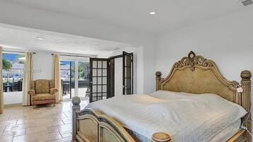 3 dormitoris, escriptori i planxa i posts de planxar