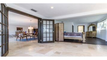 3 bedrooms, desk, iron/ironing board, travel crib