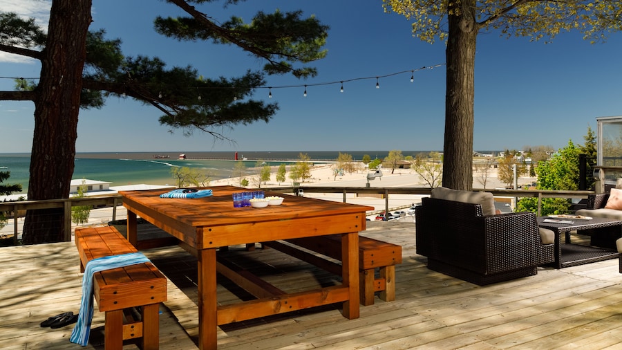 Looking Glass Beachfront Inn