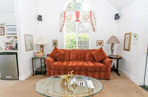 Cottage, 1 King Bed, Non Smoking, Jetted Tub