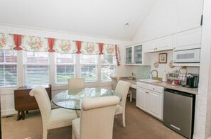 Cottage, 1 King Bed, Non Smoking, Jetted Tub | Iron/ironing board, free WiFi