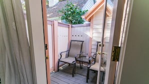 Cottage, 1 King Bed, Non Smoking, Jetted Tub | Iron/ironing board (on request), free WiFi - Jacksonville Inn (Jacksonville)