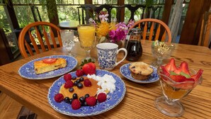 Breakfast for a fee - Herlong Mansion Bed & Breakfast (Micanopy)