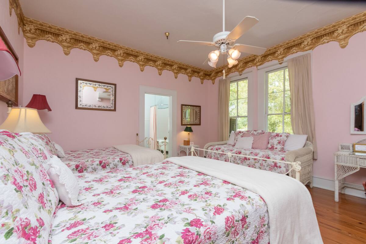 Classic Room, Ensuite (Rose) | Bed sheets
