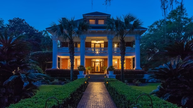 Front of property - evening/night - Herlong Mansion Bed & Breakfast (Micanopy)