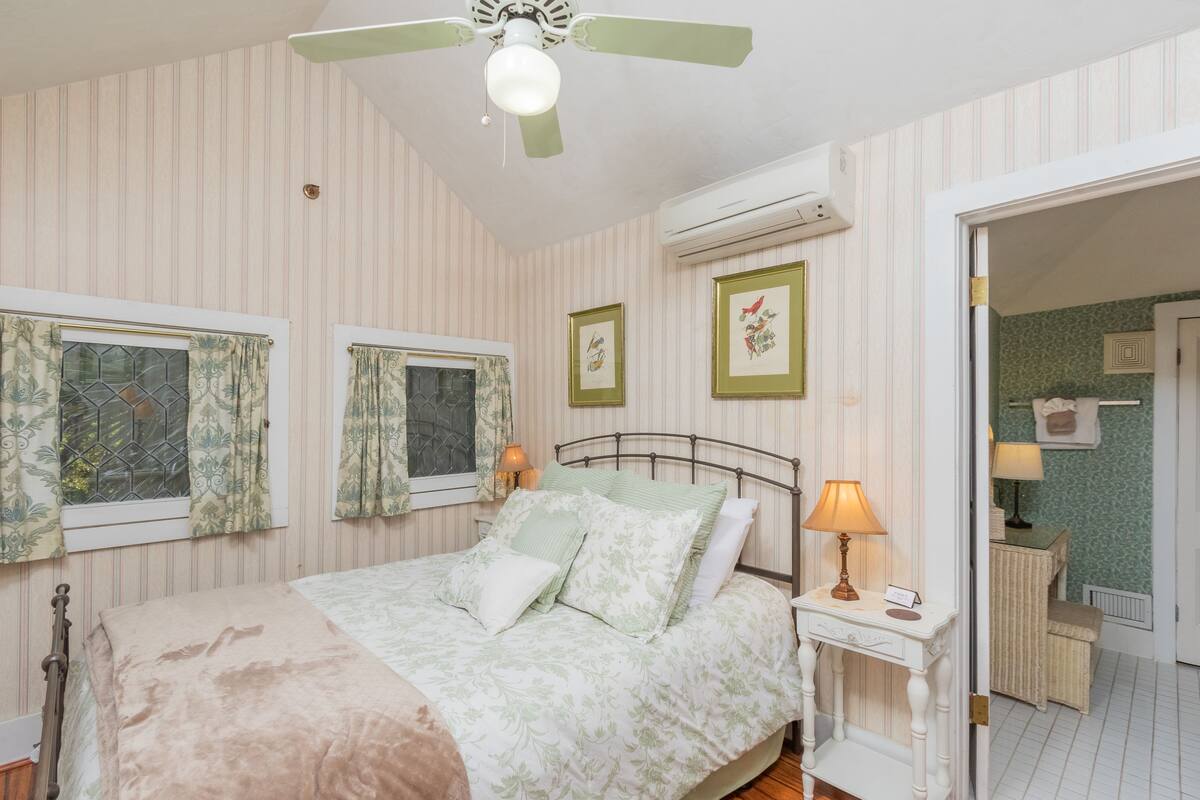 Classic Room, Ensuite (Jasmine) | Bed sheets