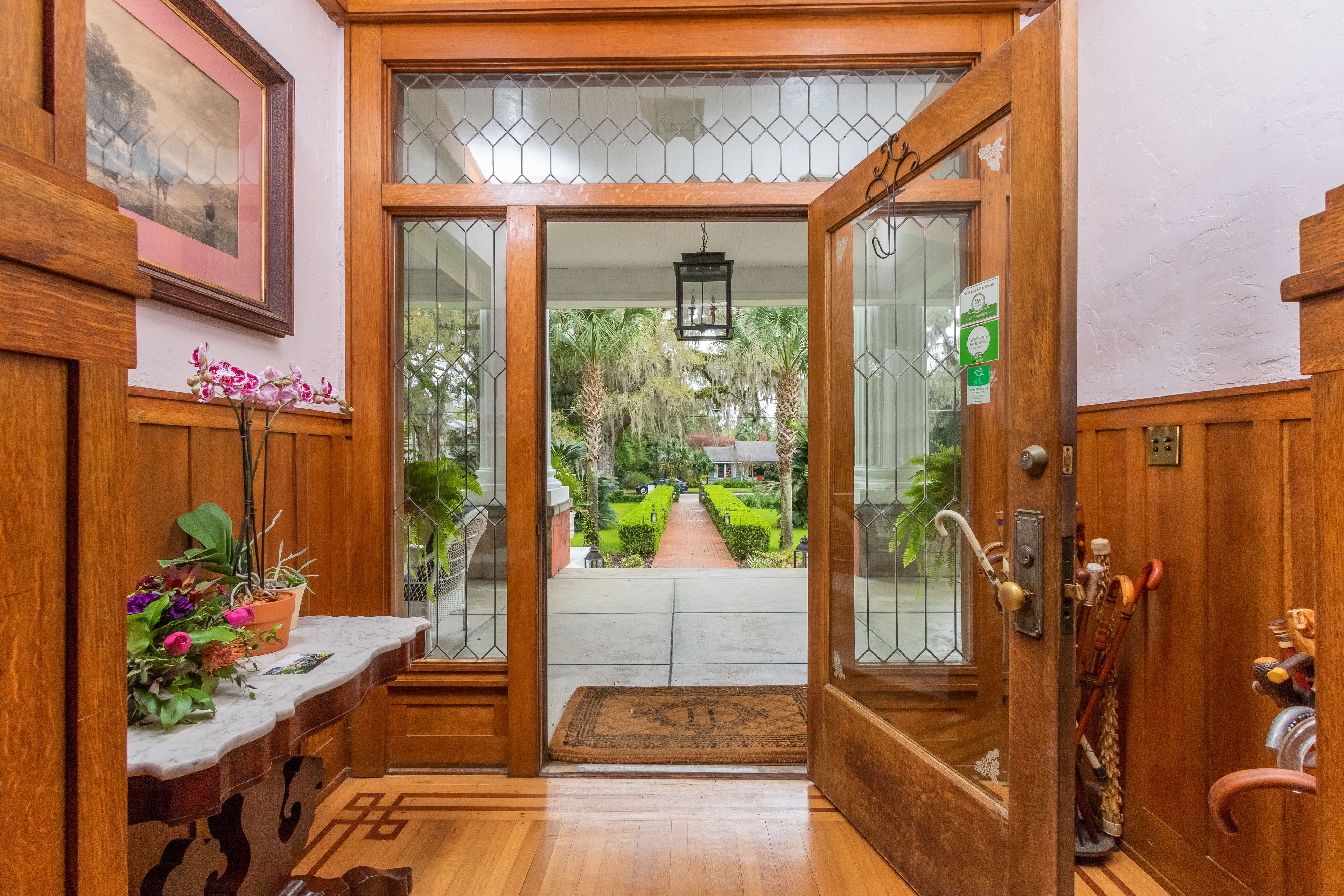 Vista frontal de la propiedad