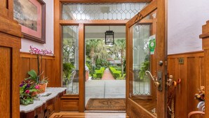 Front of property - Herlong Mansion Bed & Breakfast (Micanopy)