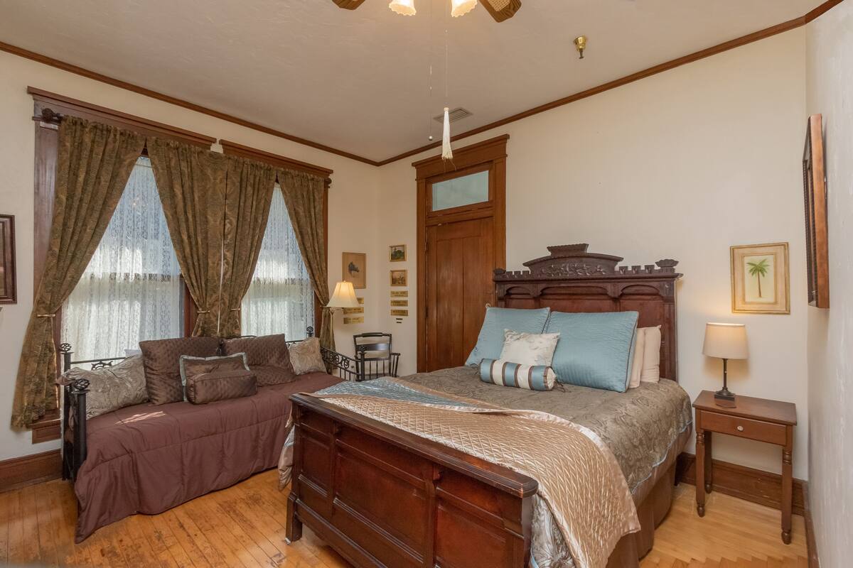Classic Room, Ensuite (Palm) | Bed sheets