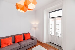 Standard-Apartment, 2 Schlafzimmer, Flussblick | Wohnzimmer