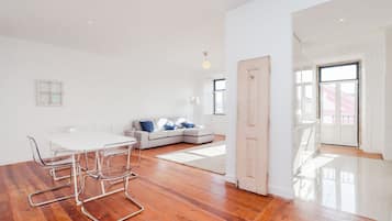 Exclusive-Apartment, 2 Schlafzimmer | Essbereich im Zimmer