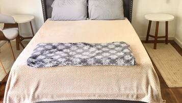 Iron/ironing board, free WiFi, bed sheets