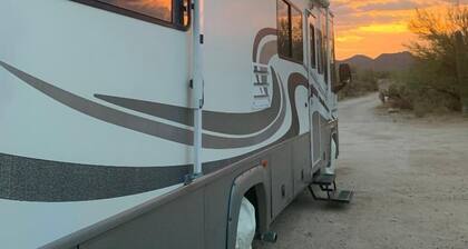 NW Tucson - Roomy 20 Foot RV Nestled On A 3 Acre Property Sleeps 4