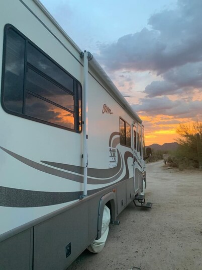 NW Tucson - Roomy 20 Foot RV Nestled On A 3 Acre Property Sleeps 4