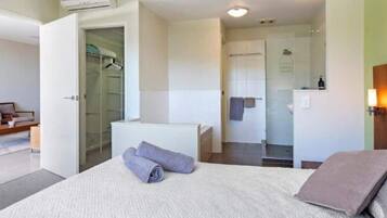 2 slaapkamers, een strijkplank/strijkijzer, gratis wifi, beddengoed