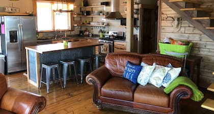 A Missouri Sweet Spot - sleeps 16