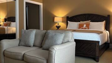 Standard Suite, 1 King Bed, Private Bathroom | 1 bedroom, premium bedding, pillowtop beds, free minibar