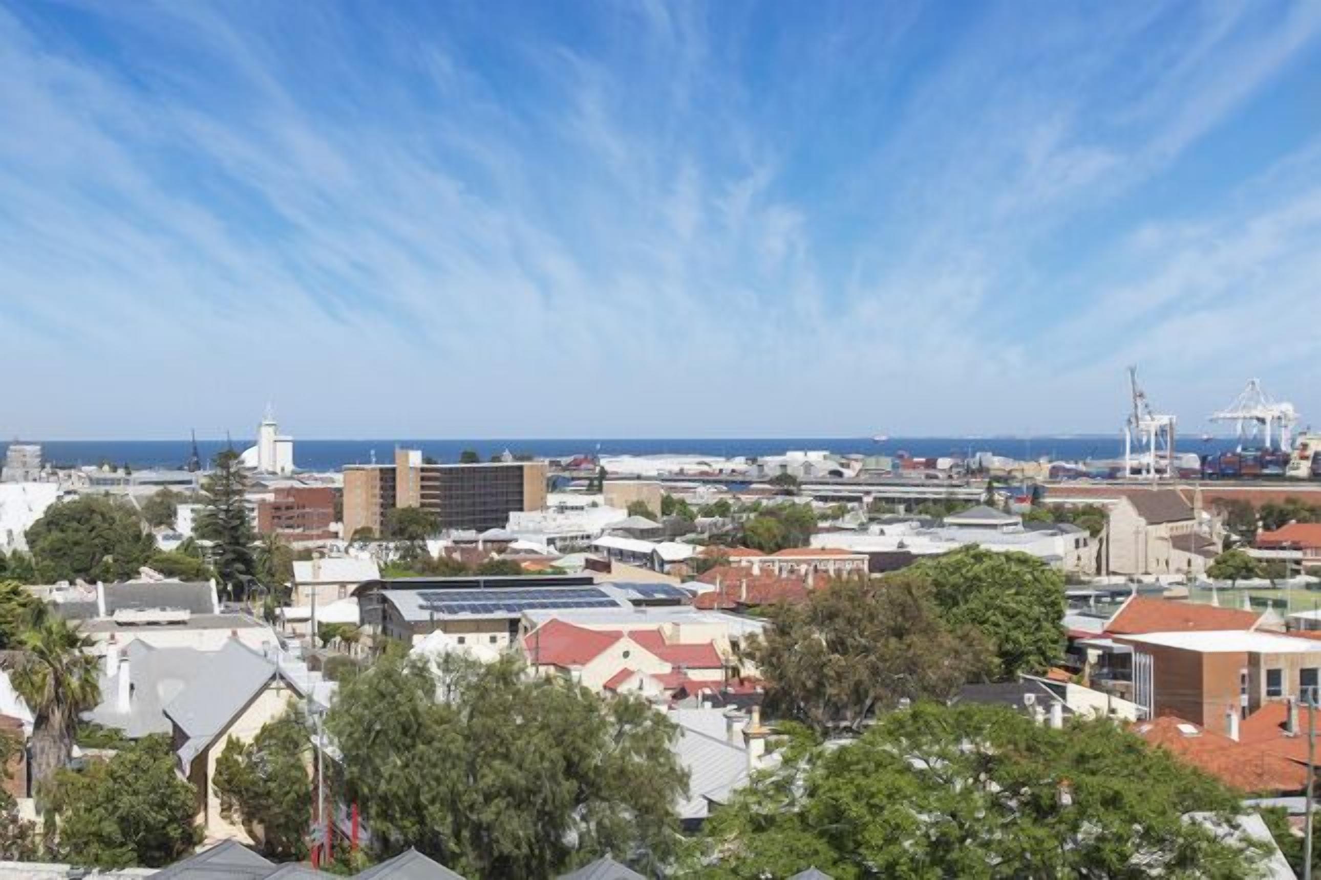 Celina's Ocean View Studio — image 9