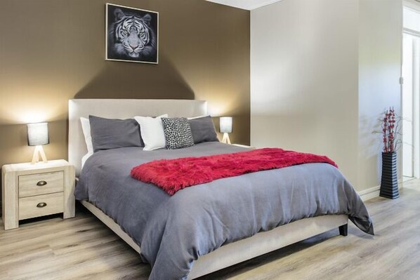 1 غرفة نوم ومكتب ومكواة/لوح كي وواي فاي مجانًا