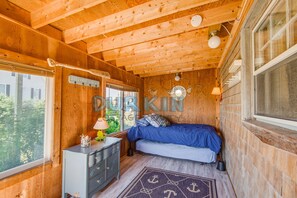 3 bedrooms, iron/ironing board, free WiFi