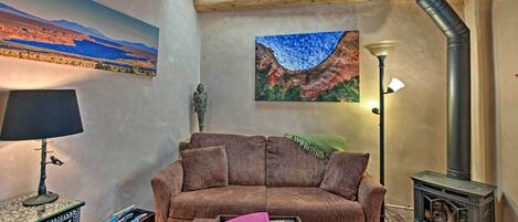 تلفزيون، مشغل دي في دي، كُتُب، ستيريو