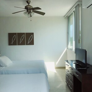 2 slaapkamers, een strijkplank/strijkijzer, gratis wifi, beddengoed